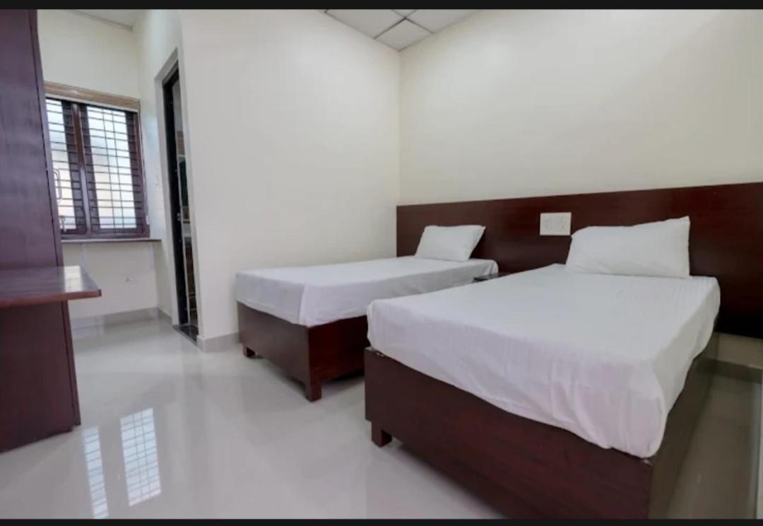 Masterkey Deluxe Rooms Kochi Bagian luar foto