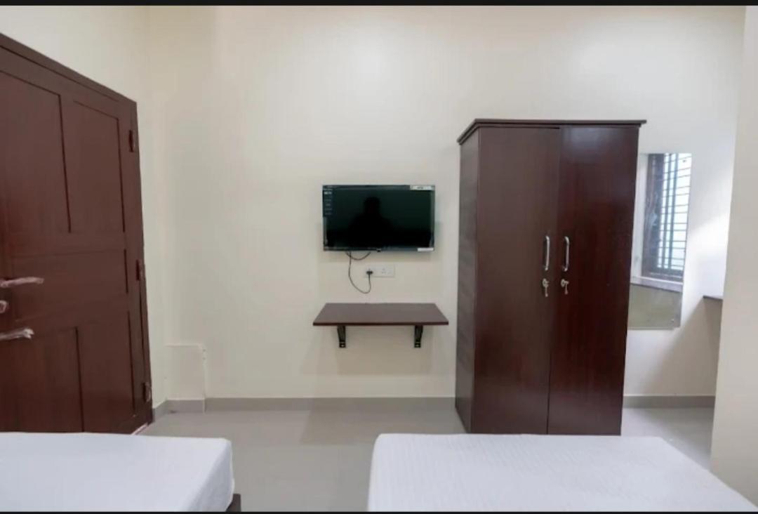 Masterkey Deluxe Rooms Kochi Bagian luar foto