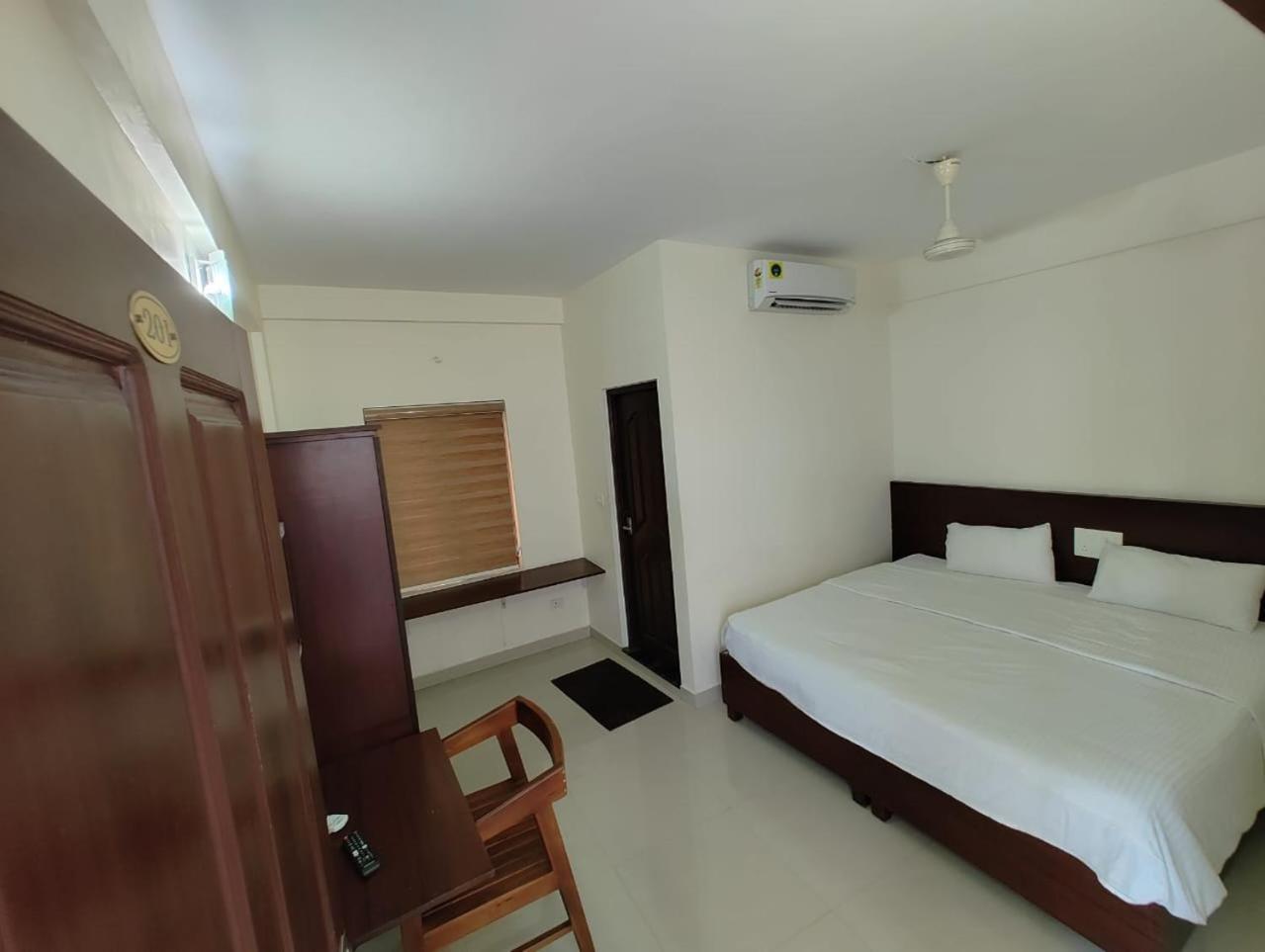 Masterkey Deluxe Rooms Kochi Bagian luar foto